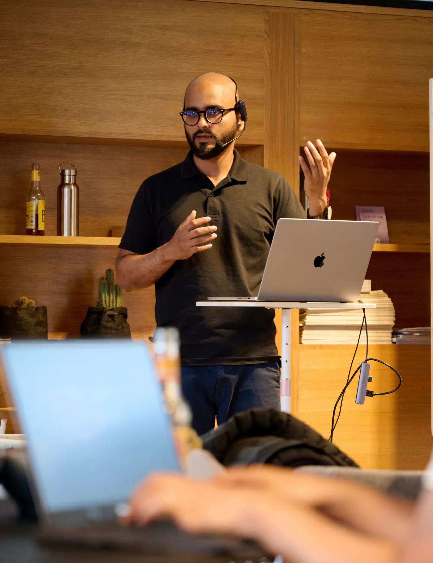 Asad Ullah Khalid presenting during the Google Antigravity CLI workshop at Ojin AixHaus